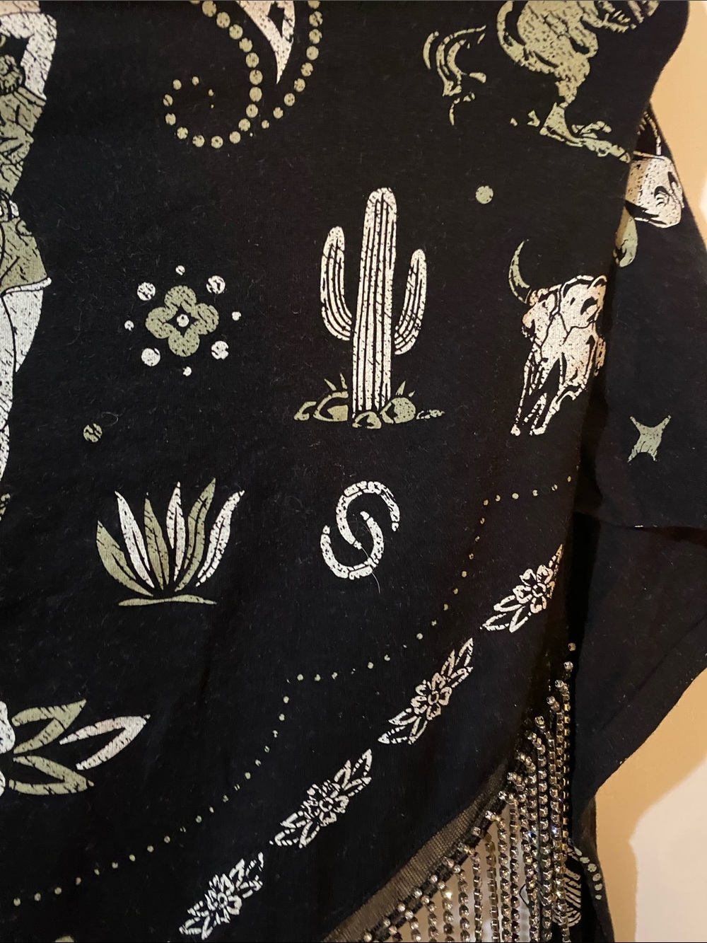 Sterling & Stitch Black Bandana Crop Top with Metallic Fringe - Picture 3 of 5